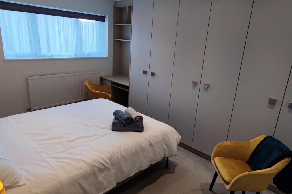 Comfortable 1 Bed Flat With Air Con Borehamwood Bagian luar foto